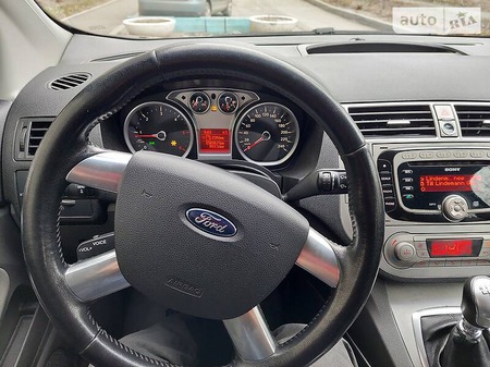 Ford Kuga 2012  випуску Дніпро з двигуном 2 л дизель позашляховик механіка за 12399 долл. 