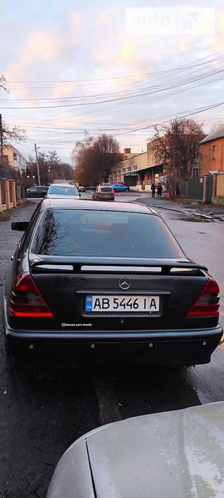 Mercedes-Benz C 280 1994  випуску Вінниця з двигуном 2.8 л  седан механіка за 3300 долл. 