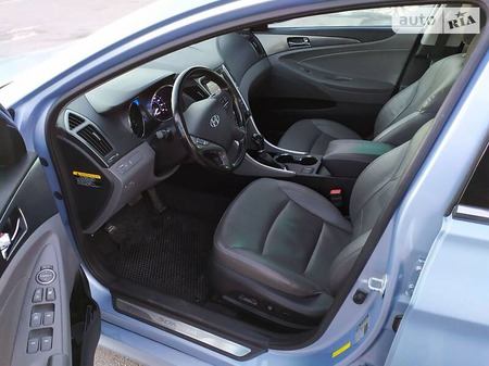 Hyundai Sonata 2014  випуску Запоріжжя з двигуном 2.4 л гібрид седан автомат за 14800 долл. 