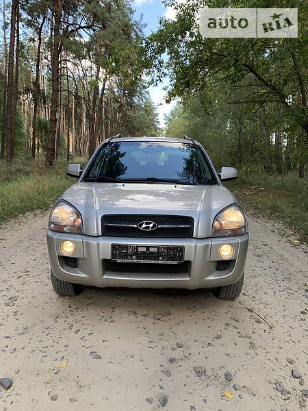 Hyundai Tucson 2007  випуску Суми з двигуном 2 л бензин позашляховик механіка за 8800 долл. 