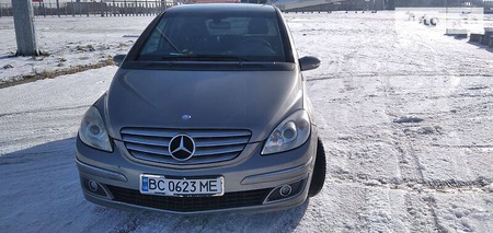 Mercedes-Benz B 180 2007  випуску Львів з двигуном 2 л дизель мінівен автомат за 7900 долл. 