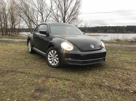 Volkswagen Beetle 2015  випуску Київ з двигуном 1.8 л бензин хэтчбек автомат за 15500 долл. 