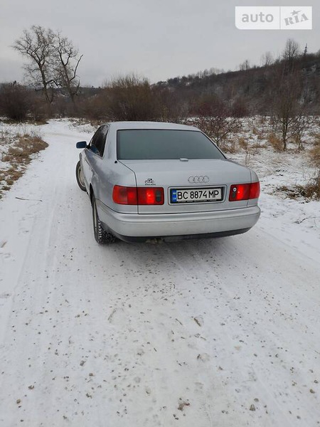Audi A8 1998  випуску Львів з двигуном 2.5 л дизель седан механіка за 4600 долл. 