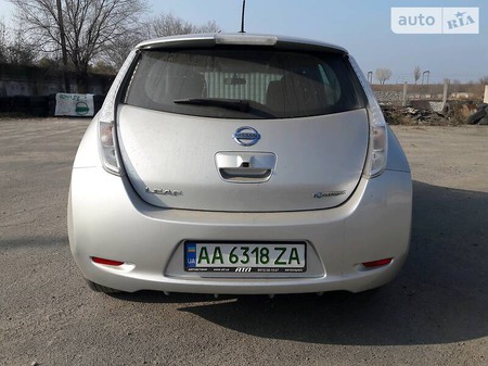 Nissan Leaf 2016  випуску Дніпро з двигуном 0 л електро хэтчбек  за 13500 долл. 