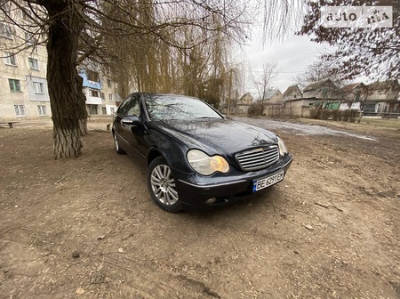 Mercedes-Benz C 240 2000  випуску Миколаїв з двигуном 2.6 л бензин седан автомат за 6600 долл. 