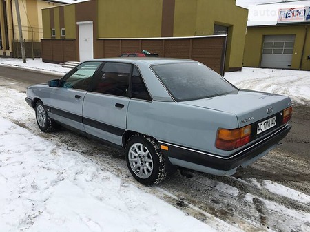 Audi 100 1990  випуску Луцьк з двигуном 2 л  седан механіка за 2050 долл. 