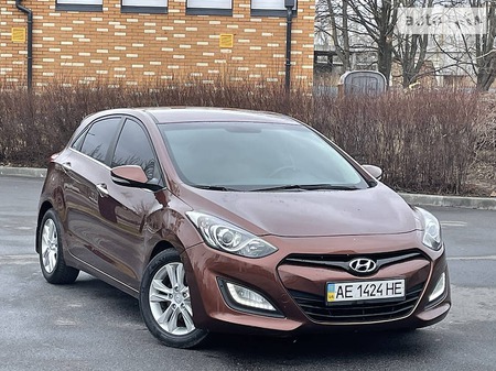 Hyundai i30 2012  випуску Дніпро з двигуном 1.6 л бензин хэтчбек автомат за 10999 долл. 