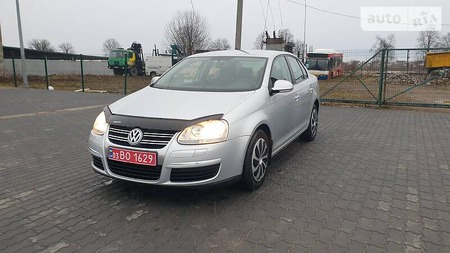 Volkswagen Jetta 2006  випуску Івано-Франківськ з двигуном 0 л бензин седан механіка за 5550 долл. 