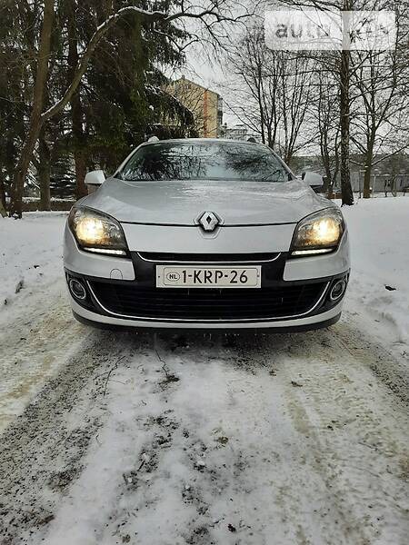 Renault Megane 2013  випуску Тернопіль з двигуном 1.5 л дизель універсал автомат за 8490 долл. 