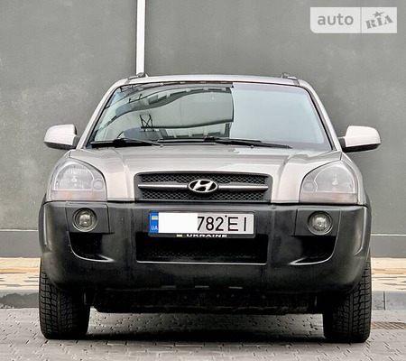 Hyundai Tucson 2008  випуску Одеса з двигуном 2 л  позашляховик автомат за 7999 долл. 