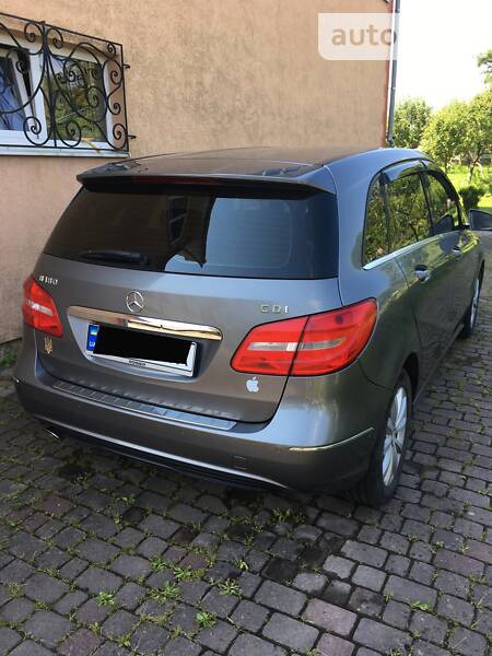 Mercedes-Benz B 180 2012  випуску Івано-Франківськ з двигуном 1.8 л дизель хэтчбек механіка за 11800 долл. 