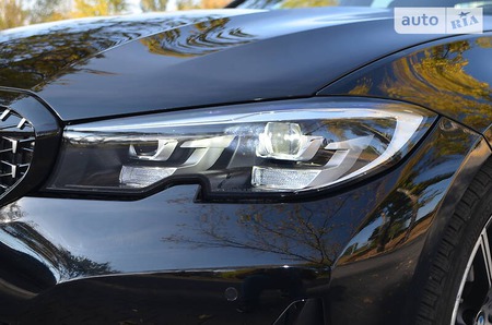 BMW 330 2020  випуску Київ з двигуном 2 л бензин седан автомат за 37300 долл. 