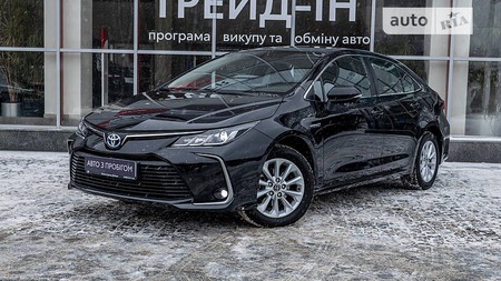 Toyota Corolla 2019  випуску Дніпро з двигуном 1.8 л гібрид седан автомат за 642000 грн. 