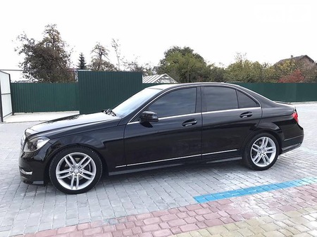 Mercedes-Benz C 300 2012  випуску Івано-Франківськ з двигуном 3 л бензин седан автомат за 14999 долл. 