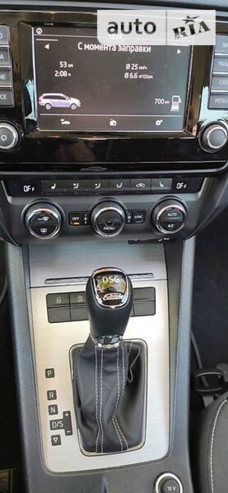 Skoda Octavia 2015  випуску Херсон з двигуном 2 л дизель універсал автомат за 13900 долл. 