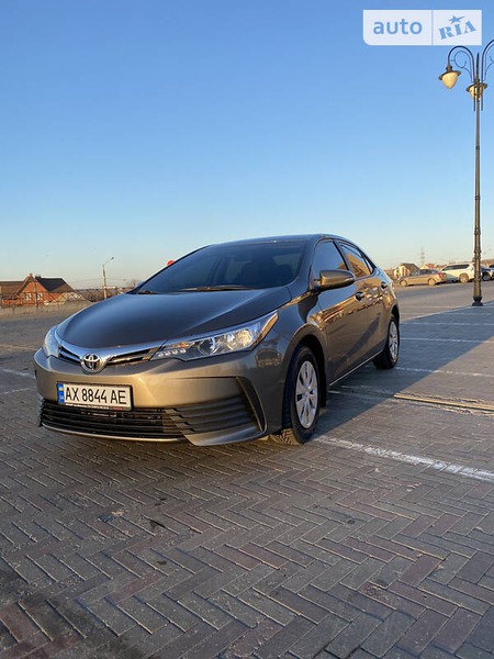 Toyota Corolla 2018  випуску Харків з двигуном 1.3 л бензин седан механіка за 14500 долл. 