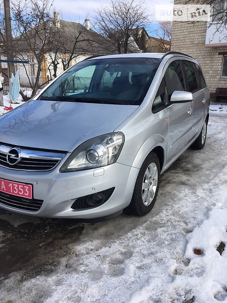 Opel Zafira Tourer 2008  випуску Чернівці з двигуном 1.8 л бензин універсал автомат за 6350 долл. 