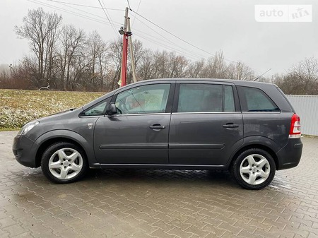 Opel Zafira Tourer 2010  випуску Чернівці з двигуном 1.7 л дизель мінівен механіка за 7999 долл. 