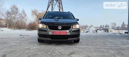 Volkswagen Touran 2009  выпуска Львов с двигателем 0 л бензин минивэн механика за 7670 долл. 