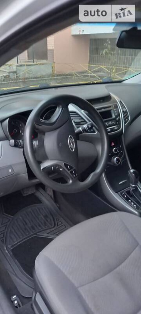 Hyundai Elantra 2014  випуску Черкаси з двигуном 0 л  седан  за 8200 долл. 