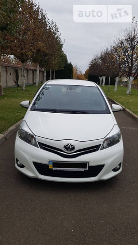 Toyota Yaris 2012  випуску Одеса з двигуном 1.3 л бензин хэтчбек автомат за 9800 долл. 