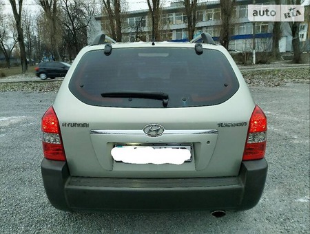 Hyundai Tucson 2008  випуску Дніпро з двигуном 2 л  позашляховик механіка за 9950 долл. 