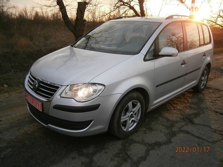 Volkswagen Touran 2008  випуску Херсон з двигуном 1.4 л бензин мінівен механіка за 6700 долл. 