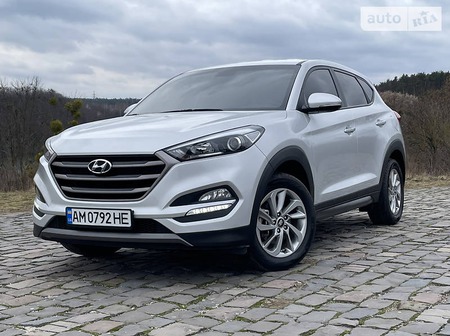 Hyundai Tucson 2015  випуску Житомир з двигуном 1.7 л дизель позашляховик автомат за 18900 долл. 