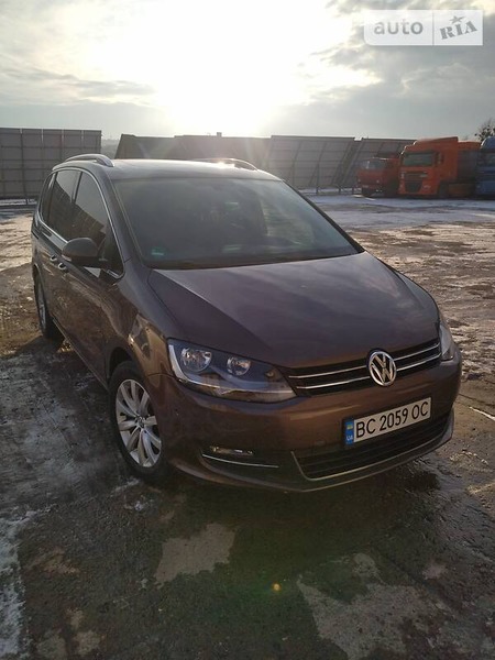 Volkswagen Sharan 2011  випуску Львів з двигуном 2 л дизель мінівен автомат за 15800 долл. 
