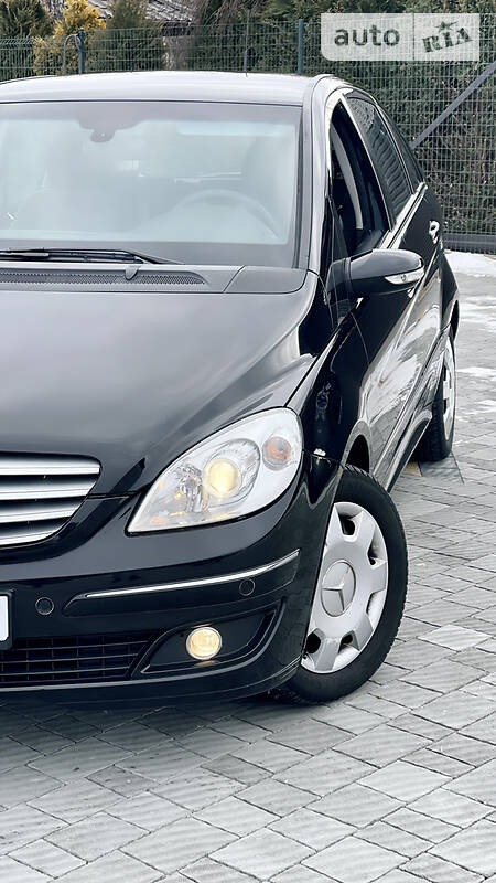 Mercedes-Benz B 200 2007  випуску Львів з двигуном 2 л бензин хэтчбек автомат за 7999 долл. 