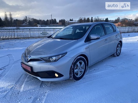 Toyota Auris 2018  випуску Житомир з двигуном 1.8 л гібрид хэтчбек автомат за 18800 долл. 