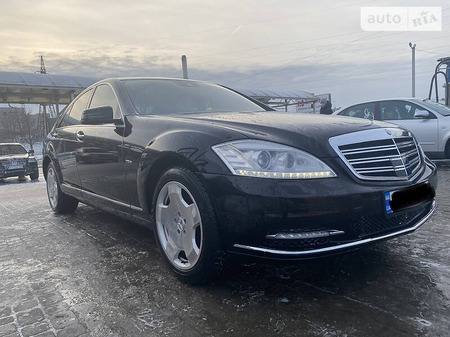 Mercedes-Benz S 400 2009  випуску Івано-Франківськ з двигуном 3.5 л гібрид седан автомат за 17800 долл. 