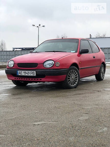 Toyota Corolla 1998  випуску Дніпро з двигуном 1.4 л бензин хэтчбек механіка за 3150 долл. 