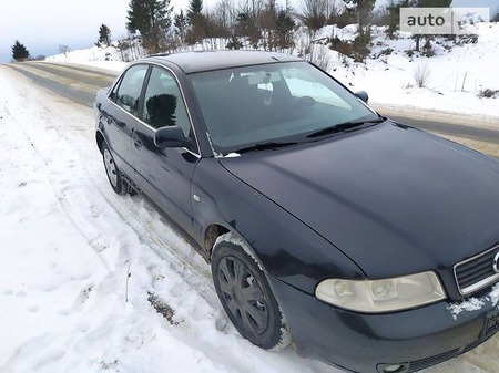 Audi A4 Limousine 1999  випуску Львів з двигуном 2.5 л дизель седан механіка за 900 долл. 