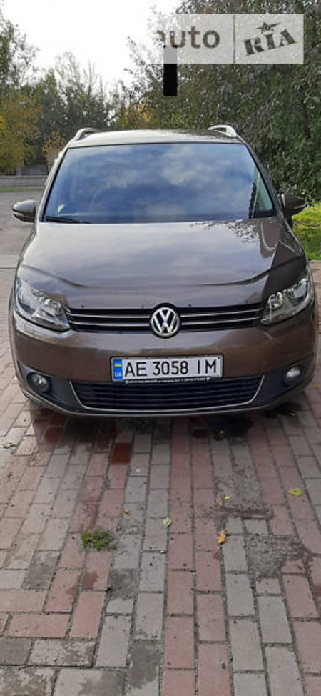 Volkswagen Touran 2015  випуску Дніпро з двигуном 2 л дизель універсал автомат за 14500 долл. 