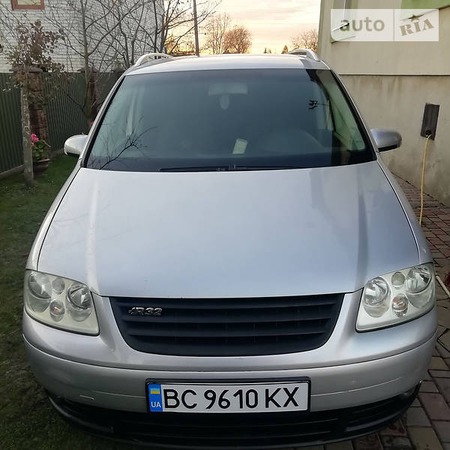 Volkswagen Touran 2003  випуску Львів з двигуном 1.6 л бензин мінівен механіка за 6450 долл. 