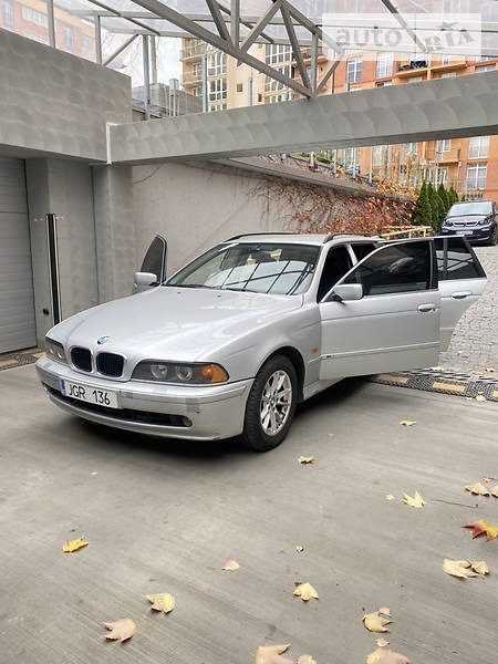 BMW 525 2003  випуску Чернівці з двигуном 0 л дизель універсал механіка за 2500 долл. 