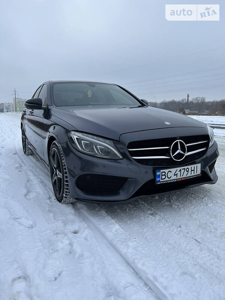 Mercedes-Benz C 300 2016  випуску Львів з двигуном 2 л бензин седан автомат за 28700 долл. 