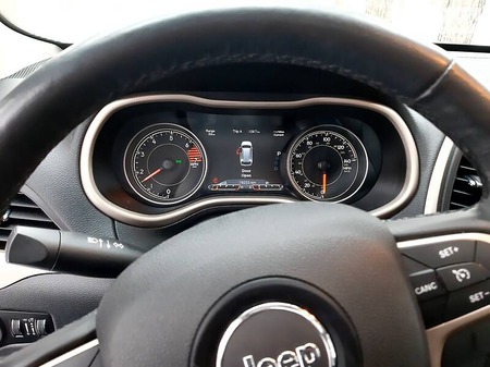 Jeep Cherokee 2016  випуску Луганськ з двигуном 2.4 л бензин позашляховик автомат за 17499 долл. 