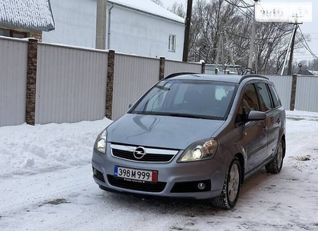 Opel Zafira Tourer 2006  випуску Чернівці з двигуном 1.6 л  універсал механіка за 6000 долл. 