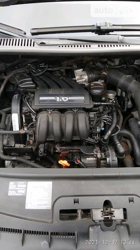 Volkswagen Touran 2006  випуску Дніпро з двигуном 1.6 л бензин мінівен механіка за 6800 долл. 