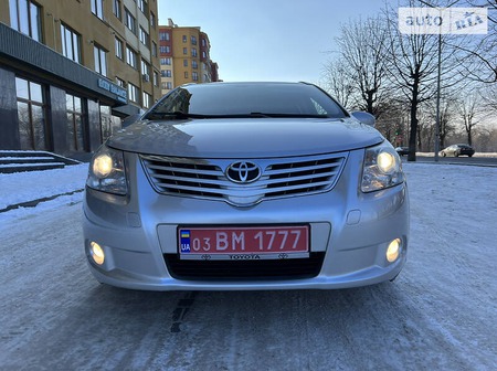 Toyota Avensis 2011  випуску Луцьк з двигуном 2 л бензин універсал автомат за 11250 долл. 