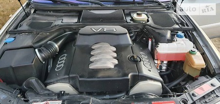 Audi A8 1995  випуску Львів з двигуном 4.2 л бензин седан автомат за 4000 долл. 