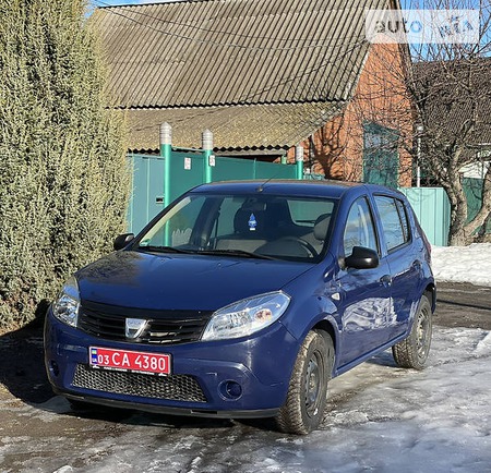 Dacia Sandero 2009  випуску Суми з двигуном 1.4 л бензин хэтчбек механіка за 4800 долл. 