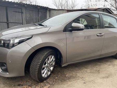 Toyota Corolla 2013  випуску Харків з двигуном 1.6 л бензин седан автомат за 13500 долл. 