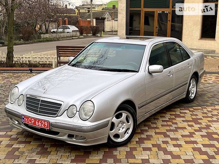 Mercedes-Benz E 240 2000  випуску Одеса з двигуном 0 л бензин седан автомат за 8700 долл. 