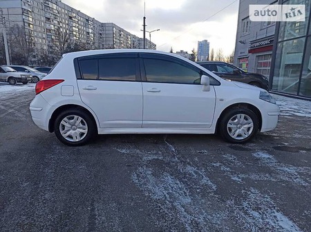 Nissan Tiida 2013  випуску Харків з двигуном 1.6 л бензин хэтчбек автомат за 9000 долл. 