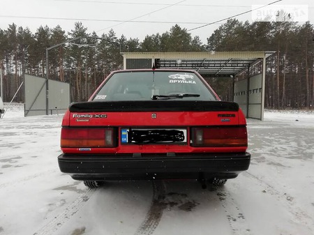Mazda 323 1985  випуску Хмельницький з двигуном 1.5 л бензин седан механіка за 1500 долл. 