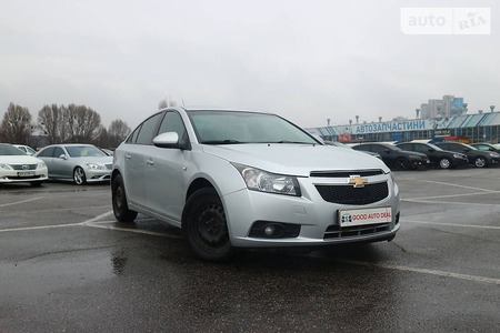 Chevrolet Cruze 2010  випуску Харків з двигуном 1.8 л  седан автомат за 7500 долл. 