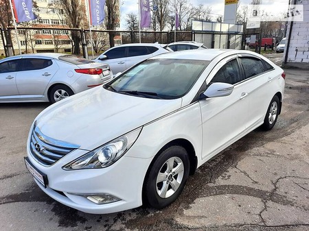 Hyundai Sonata 2015  випуску Чернігів з двигуном 0 л газ седан автомат за 9990 долл. 